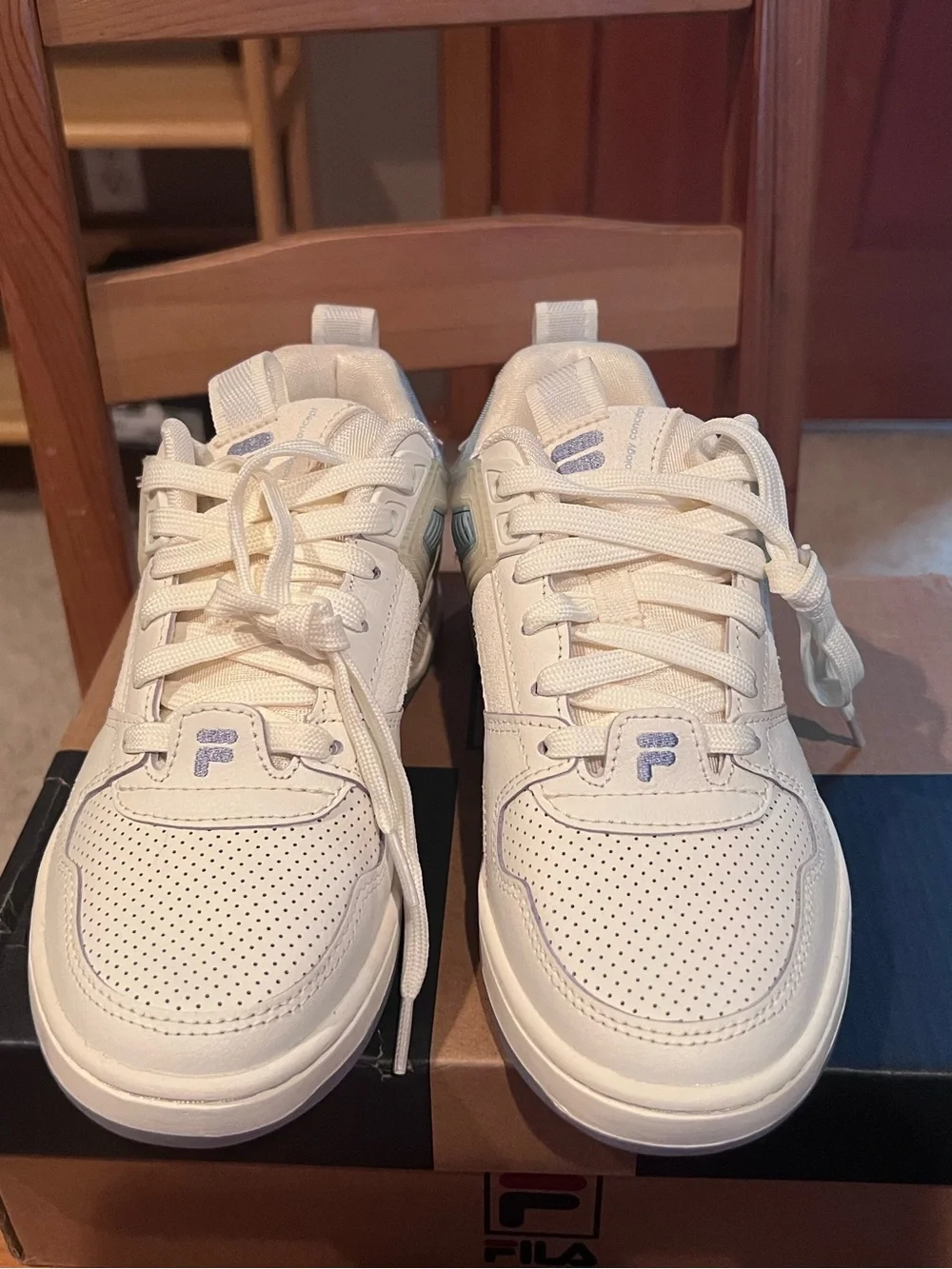 Fila Corda 180R Women's— Off White with Light Blue Accent